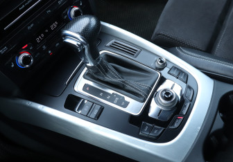 Подержанный автомобиль Audi Q5 2012 года (15 фото)