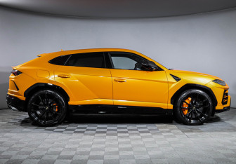 Подержанный автомобиль Lamborghini Urus 2021 года (4 фото)