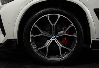 Подержанный автомобиль BMW X5 2021 года (7 фото)