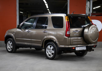 Подержанный автомобиль Honda CR-V 2003 года (7 фото)