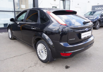 Подержанный автомобиль Ford Focus Hatchback 2010 года (7 фото)