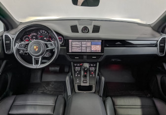 Подержанный автомобиль Porsche Cayenne 2021 года (14 фото)