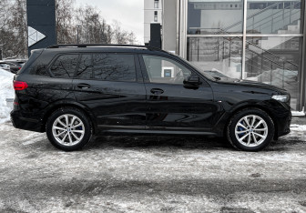 Подержанный автомобиль BMW X7 2021 года (4 фото)