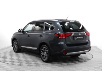 Подержанный автомобиль Mitsubishi Outlander 2016 года (7 фото)