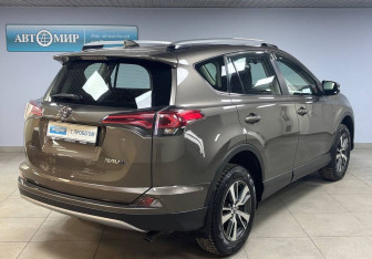 Подержанный автомобиль Toyota RAV4 2018 года (5 фото)