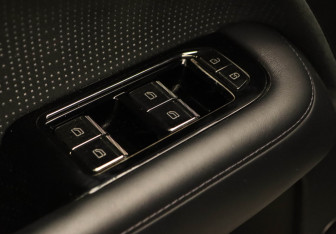 Подержанный автомобиль Zeekr 009 2023 года (24 фото)