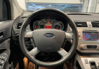 Подержанный автомобиль Ford Kuga 2011 года (14 фото)