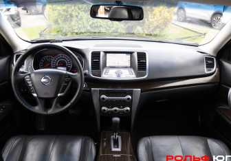 Подержанный автомобиль Nissan Teana 2012 года (10 фото)