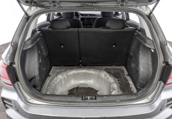 Подержанный автомобиль Kia Rio Hatchback 2021 года (10 фото)