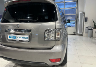 Подержанный автомобиль Nissan Patrol 2013 года (10 фото)