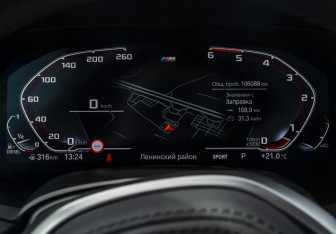 Подержанный автомобиль BMW X7 2021 года (10 фото)