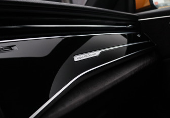 Подержанный автомобиль Audi Q8 2019 года (18 фото)