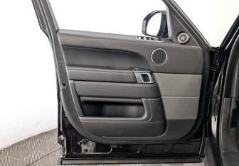 Подержанный автомобиль Land Rover Range Rover Sport 2019 года (19 фото)