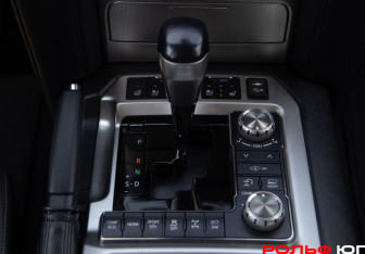 Подержанный автомобиль Toyota Land Cruiser Suv 2018 года (26 фото)