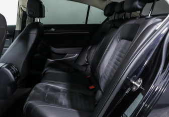 Подержанный автомобиль Volkswagen Passat Sedan 2015 года (12 фото)