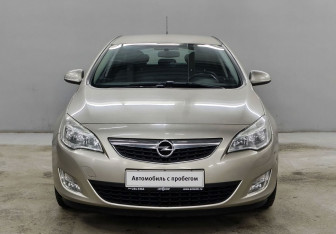 Подержанный автомобиль Opel Astra Hatchback 2011 года (2 фото)