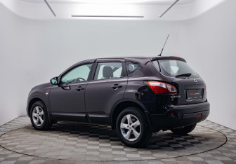 Подержанный автомобиль Nissan Qashqai 2010 года (7 фото)