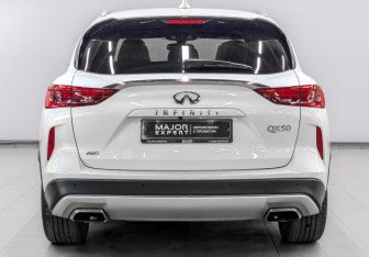 Подержанный автомобиль Infiniti QX50 2021 года (6 фото)