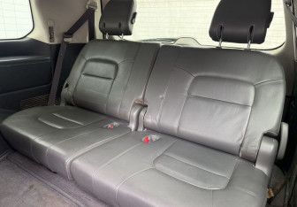 Подержанный автомобиль Toyota Land Cruiser Suv 2008 года (12 фото)