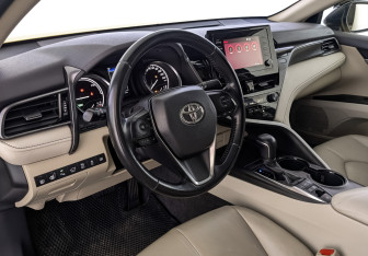Подержанный автомобиль Toyota Camry Sedan 2022 года (15 фото)