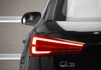 Подержанный автомобиль Audi Q3 2017 года (39 фото)
