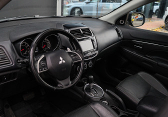 Подержанный автомобиль Mitsubishi ASX 2014 года (12 фото)