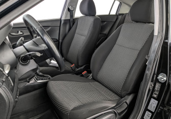 Подержанный автомобиль Kia Rio Hatchback 2020 года (18 фото)