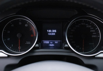 Подержанный автомобиль Audi A5 Liftback 2011 года (12 фото)