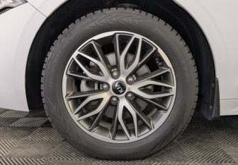 Подержанный автомобиль Kia K5 2021 года (12 фото)