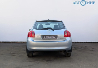 Подержанный автомобиль Toyota Auris Hatchback 2008 года (7 фото)