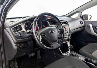 Подержанный автомобиль Kia Ceed Hatchback 2018 года (15 фото)