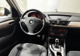 Подержанный автомобиль BMW X1 2013 года (12 фото)
