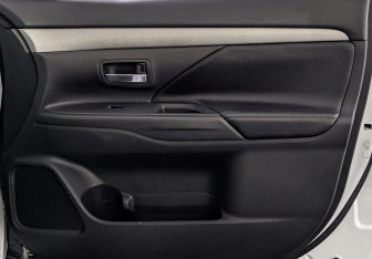 Подержанный автомобиль Mitsubishi Outlander 2014 года (24 фото)