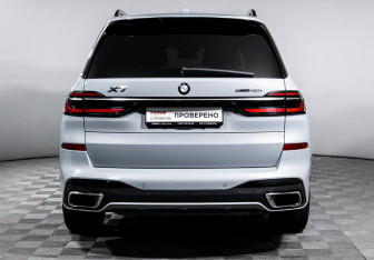 Подержанный автомобиль BMW X7 2022 года (6 фото)
