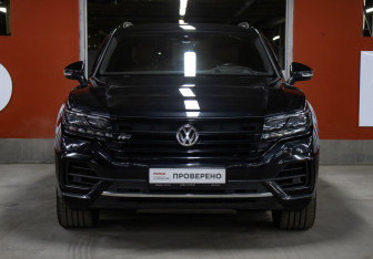 Подержанный автомобиль Volkswagen Touareg 2020 года (2 фото)
