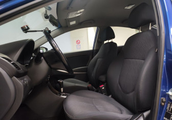 Подержанный автомобиль Hyundai Solaris Sedan 2011 года (10 фото)