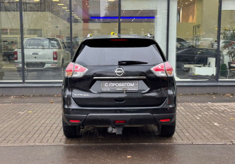 Подержанный автомобиль Nissan X-Trail 2015 года (7 фото)