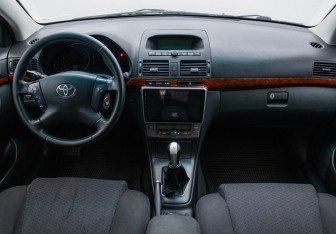 Подержанный автомобиль Toyota Avensis Wagon 2006 года (13 фото)