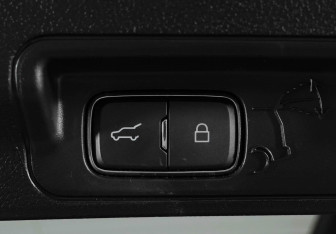 Подержанный автомобиль Ford Explorer 2021 года (17 фото)