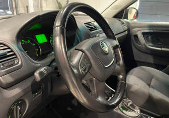 Подержанный автомобиль Skoda Fabia Hatchback 2012 года (13 фото)