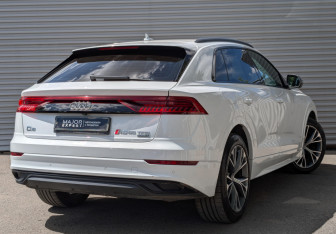 Подержанный автомобиль Audi Q8 2019 года (5 фото)