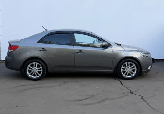Подержанный автомобиль Kia Cerato Sedan 2010 года (4 фото)