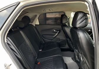 Подержанный автомобиль Volkswagen Polo Sedan 2012 года (19 фото)