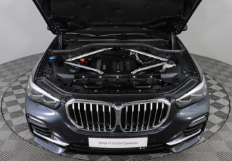 Подержанный автомобиль BMW X5 2019 года (10 фото)