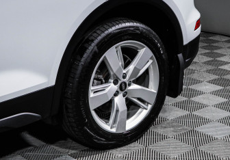 Подержанный автомобиль Audi Q5 2021 года (15 фото)