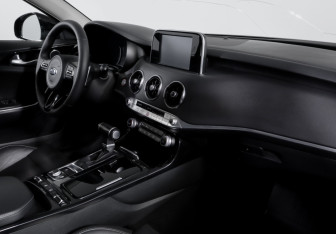 Подержанный автомобиль Kia Stinger 2019 года (9 фото)