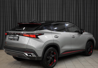 Подержанный автомобиль Omoda C5 2022 года (4 фото)