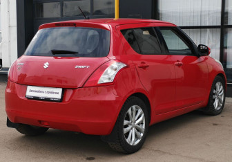 Подержанный автомобиль Suzuki Swift Hatchback 2013 года (5 фото)