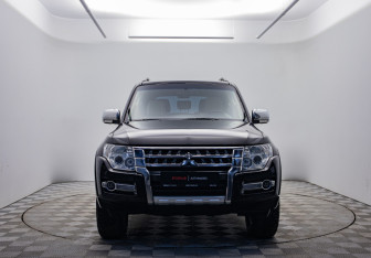 Подержанный автомобиль Mitsubishi Pajero 2017 года (2 фото)