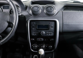 Подержанный автомобиль Renault Duster 2012 года (13 фото)